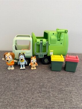 Bluey Garbage Truck Play Set Bin Man Bingo 2 Bins USED Mechanical Lever Vehicle